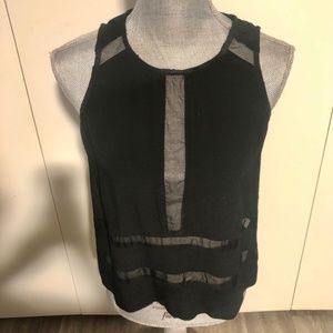 🕕 PEEK A BOO A BIT SHEER PRETTY TOP SIZE MED